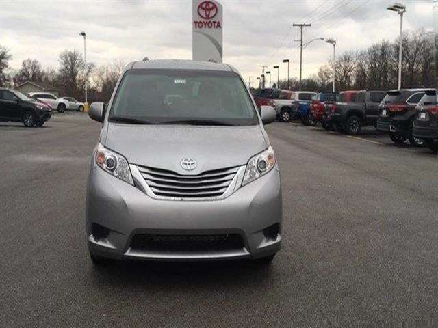 Toyota Sienna 2017 photo 3